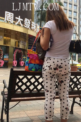 小龙大师精品街拍系列合集-斑点布裤少妇