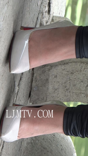 街拍大师CCTVB高清近拍高跟丝袜忽悠第1辑-000h20