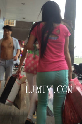 小龙大师精品街拍系列合集-性感翘臀蓝裤小妹-02