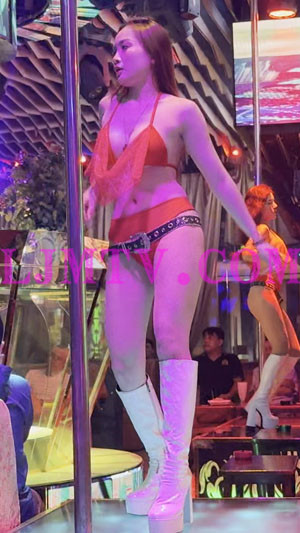 风情少妇的红色比基尼白皮靴钢管热舞-4K视频