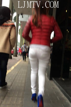 小龙大师精品街拍系列合集-街拍紧身白裤臀宽
