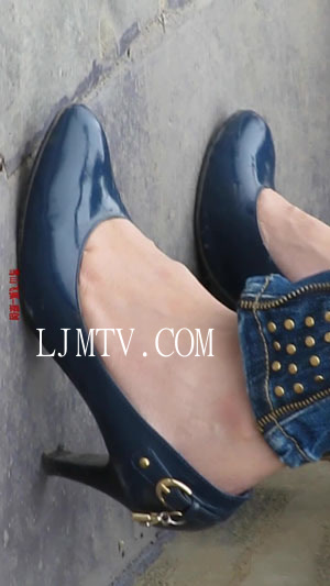 街拍大师小胡小斐高清拍摄高跟丝袜-aMVI_2394