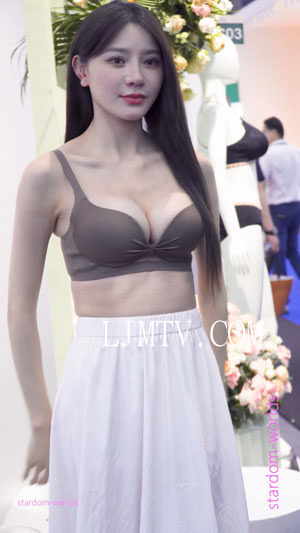 2024深圳内衣展维珍清纯美女模特内衣秀Show下着モデル