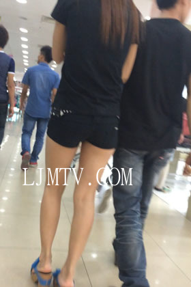 小龙大师精品街拍系列合集-商场热裤小少妇