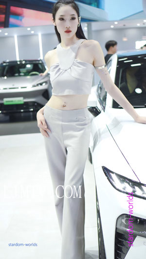 2025粤港澳大湾区车展AutoShow东风车模美女模特RacingModel54