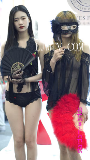 喜欢哪一位4K2021深圳内衣展夜色狐狸性感美女模特秀场ModelShow