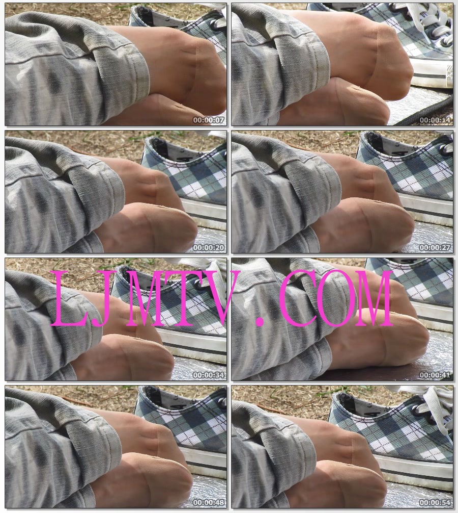 街拍大师applejuice高清拍摄高跟丝袜第5集-近距离特写女子在反光垫上大晾肉丝脚