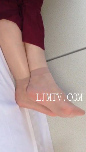 街拍大师超级白嫩玉足高清拍摄高跟丝袜-53(1)
