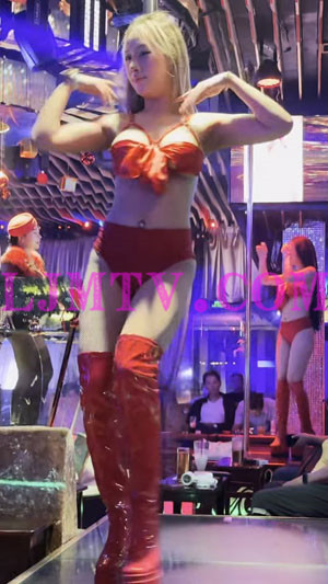 黄发小太妹红色绑带缎面裹胸红色高腰裤过膝乳胶红靴热舞-2K视频