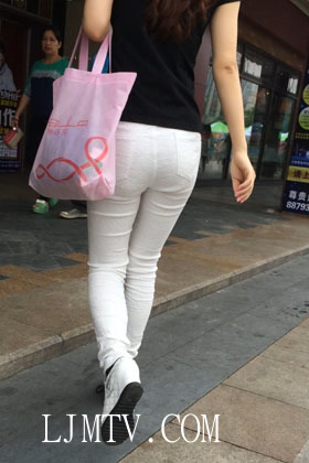 小龙大师精品街拍系列合集-街拍白裤小妹身材好