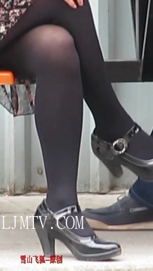 街拍大师小胡小斐高清拍摄高跟丝袜-aMVI_2383