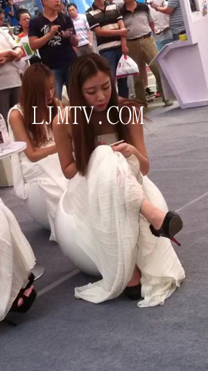 街拍大师超级白嫩玉足高清拍摄高跟丝袜-010-3(1)