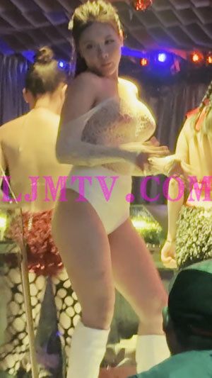 女人味十足的白色镂空情趣高腰热裤舞娘和2个性感火爆女DJ-4K视频