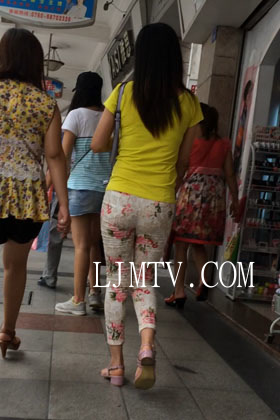 小龙大师精品街拍系列合集-紧身布裤少妇身材好