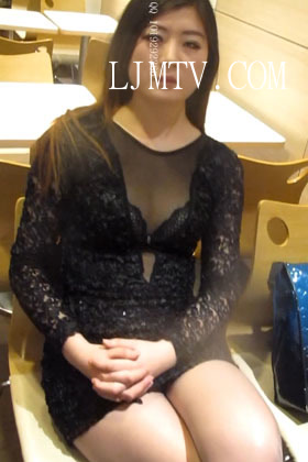 大忽悠2014.3.21【成功案例第177弹前传】忽悠爆乳黑丝皮热裤翘臀丝袜骚妇商场穿制服脱裤袜展示丝袜腿和长腿肉丝骚货自家小区天台脱裤袜2014.3.21-175II1 (5)(New1)