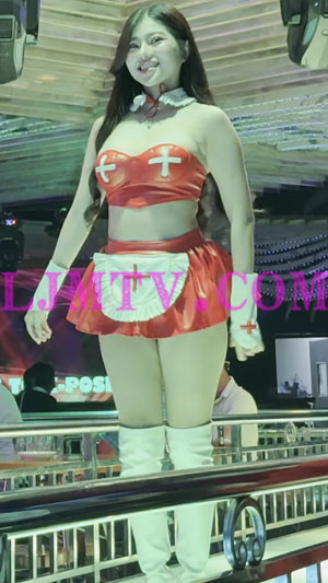 笑容很甜美可爱的红色护士情趣短裙舞蹈美女-4K视频